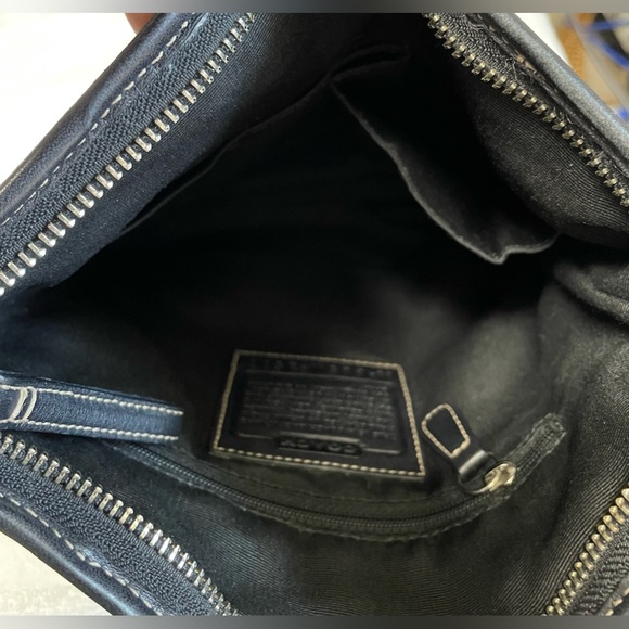 Authentic Coach Slim Duffle - Picture 5 of 5